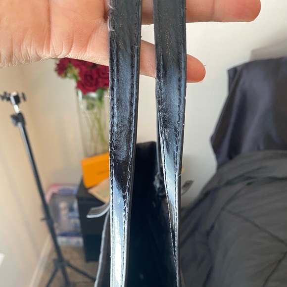 Micheal Kors Tote - Picture 5 of 8